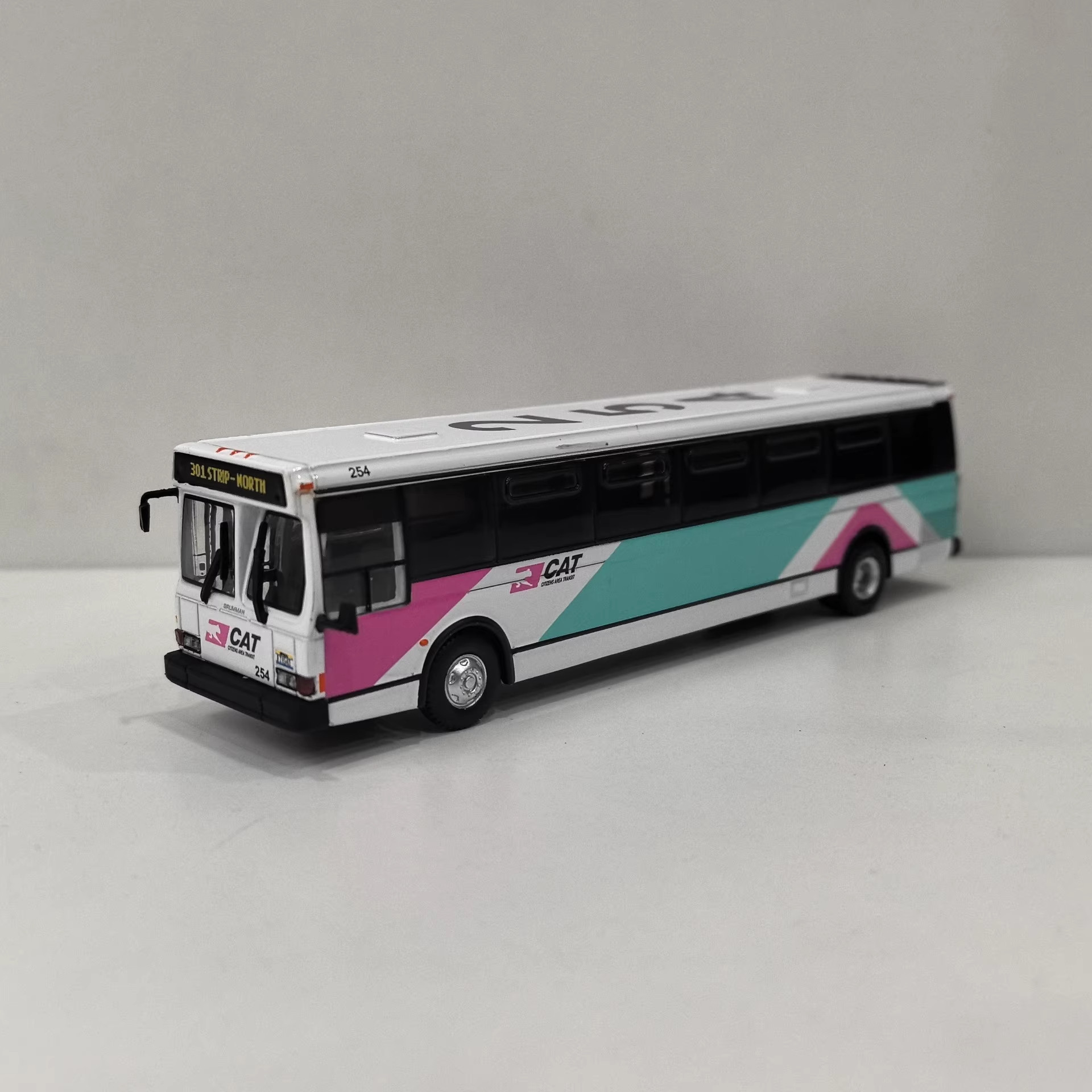 Modèle de Bus en alliage moulé - Cat Toys avis et prix