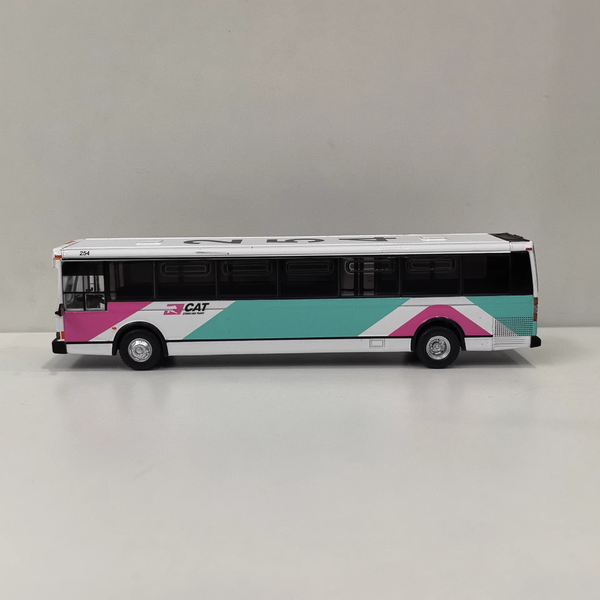 Modèle de Bus en alliage moulé - Cat Toys avis et prix