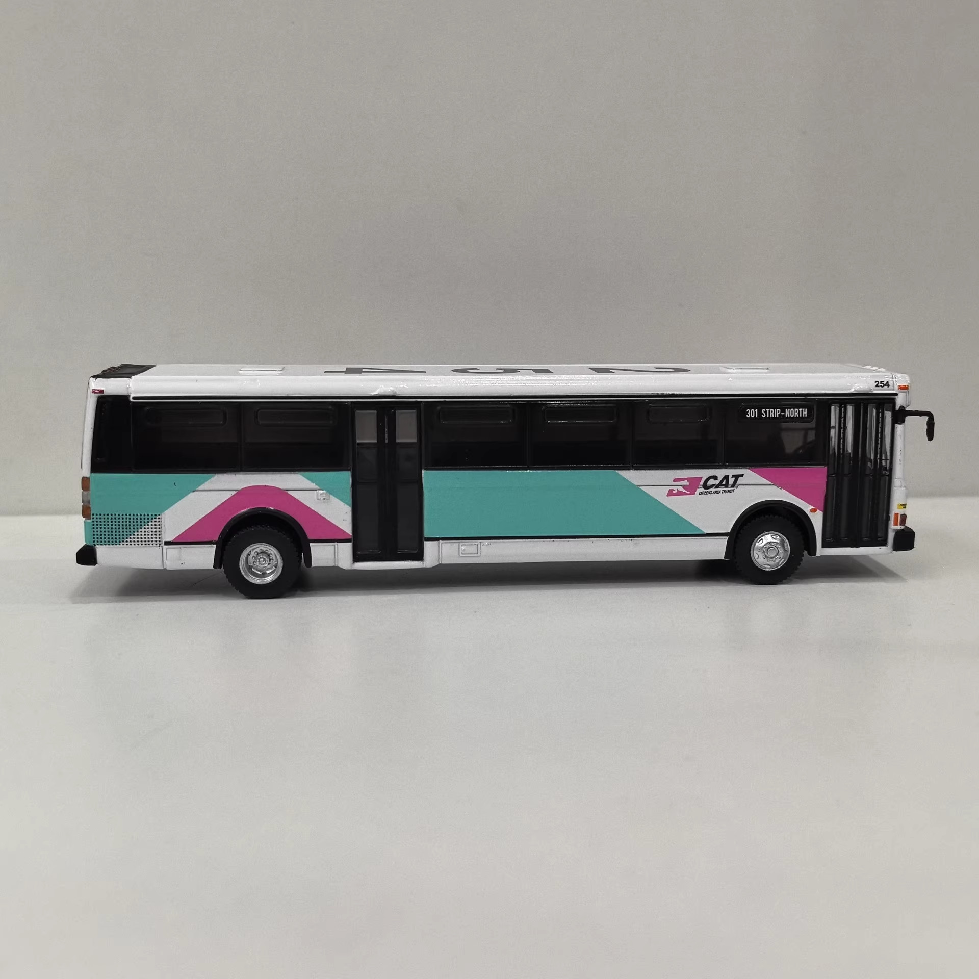 Modèle de Bus en alliage moulé - Cat Toys avis et prix